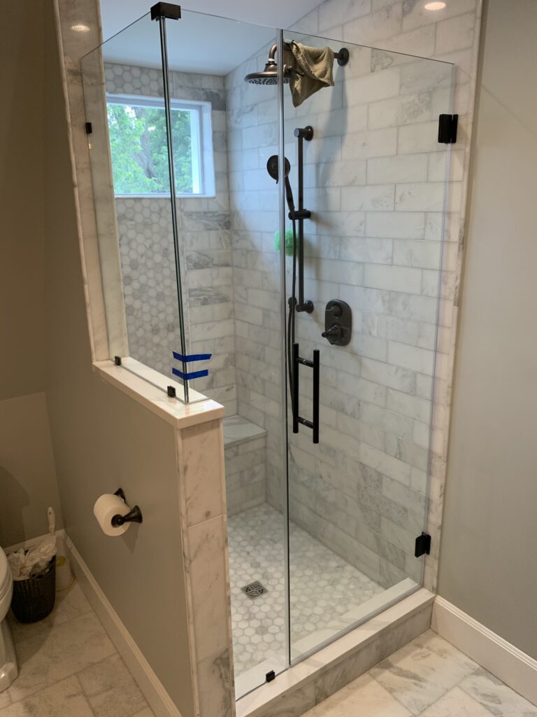 Corner Shower with Kneewall and Matte Black hardware